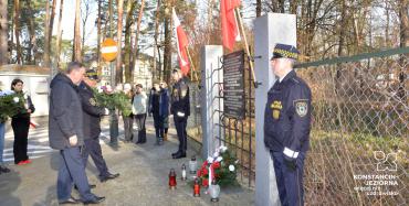 Składanie kwiatów z okazji Narodowego Dnia Pamięci Żołnierzy Wyklętych