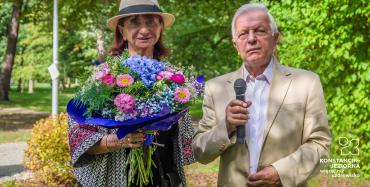 Burmistrz Kazimierz Jańczuk wraz z prezes Towarzystwa Miłośników Piękna i Zabytków Konstancina