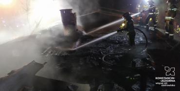Gaszenie pożaru przez strażaków z OSP