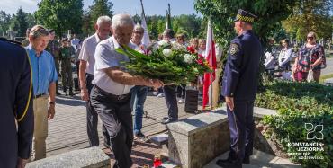 Delegacje składają kwiaty z okazji 85. rocznicy drugiej wojny światowej