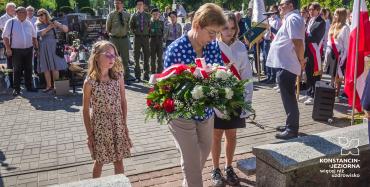 Delegacje składają kwiaty z okazji 85. rocznicy drugiej wojny światowej