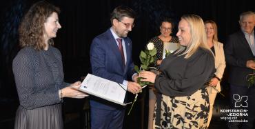 Nagrody dla dyrektorów i nauczycieli z okazji Dnia Edukacji Narodowej