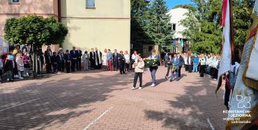 Odsłonięcie tablicy pamiątkowej w Szkole Podstawowej nr 5