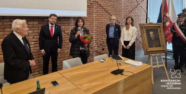 Zdjęcia z uroczystość poświęconej Wacławowi Gąsiorowskiemu.