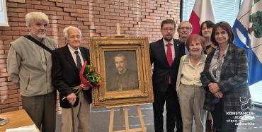 Zdjęcia z uroczystość poświęconej Wacławowi Gąsiorowskiemu.