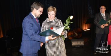 Nagrody dla dyrektorów i nauczycieli z okazji Dnia Edukacji Narodowej