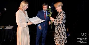 Nagrody dla dyrektorów i nauczycieli z okazji Dnia Edukacji Narodowej