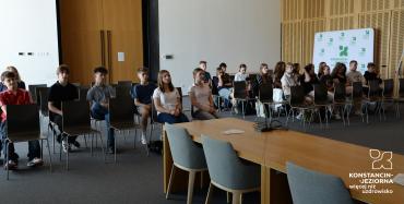 Spotkanie podsumowujące projekt #ProjektJeziorka - widok sali z uczestnikami