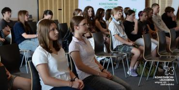 Spotkanie podsumowujące projekt #ProjektJeziorka - widok sali z uczestnikami