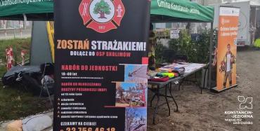 Zdjęcia przedstawiają mieszkańców uczestniczących w Krajowym Treningu Rodzinnym w Konstancinie-Jeziornie i Słomczynie, podczas którego poznawali zasady bezpieczeństwa i reagowania w sytuacjach zagrożenia.