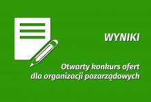 Zielony prostokąt a na nim napis z prawej strony w pierwszym wierszu: Wyniki, poniżej napis Otwarty konkurs ofert  dla organizacji pozarządowych. Po lewej stronie ikonka dokumentu i ołówka.