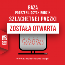 Grafika. Na czerwonym tle jest duży biały napis Baza potrzebujących rodzin szlachetnej paczki została otwarta. Jest grafika z konturami osób w różnym wieku. Na dole podany jest adres strony internetowej Szlachetnej Paczki.