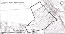 Fragment mapy miejscowości Słomczyn. Czarną grubą linią, w kształcie wieloboku, zaznaczono granice obszaru objętego miejscowym planem zagospodarowania przestrzennego.