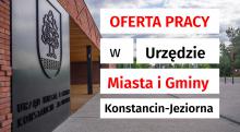 Grafika. Po lewej stronie widać ścianę budynku z czerwonej cegły. Obok niego na biały tle napis: oferta pracy w Urzędzie Miasta i Gminy Konstancin-Jeziorna.