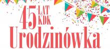 Grafika wektorowa. Napis 45 lat KDK, urodzinówka, na tle kolorowych girland.