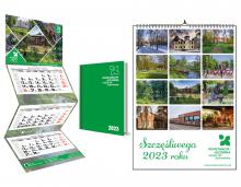 Zdjęcia trzech kalendarzy gminnych – planszowy, trójdzielny i książkowy.