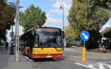 autobus na ulicy