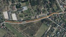 Mapa z lotu ptaka z zaznaczoną drogą, która będzie remontowana