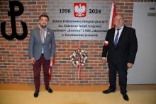 Odsłonięcie tablicy pamiątkowej w SP Integracyjnej nr 5