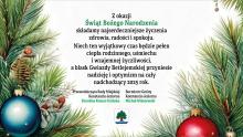 Grafika świąteczna z życzeniami zdrowia, radości i spokoju od burmistrza gminy Konstancin-Jeziorna Michała Wiśniewskiego oraz przewodniczącej Rady Miejskiej Karoliny Komar-Osińskiej, ozdobiona gałązkami choinki i bombkami.