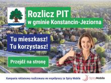 Reklama zachęcająca mieszkańców gminy Konstancin-Jeziorna do rozliczenia PIT-u na miejscu, z hasłem „Tu mieszkasz! Tu korzystasz!” oraz uśmiechniętą kobietą pokazującą kciuk w górę.