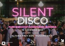 Grafika promująca wydarzenie „Silent Disco” w Parku Zdrojowym w Konstancinie-Jeziornie. W tle zdjęcie tłumu tańczących osób w słuchawkach z podświetlanymi na różne kolory nausznikami. Na pierwszym planie widoczne napisy: „SILENT DISCO”, „Park Zdrojowy Konstancin-Jeziorna”, „14 czerwca 2025, start od godz. 19:00, Altana przy KDK ‘Hugonówka’”. W dolnych rogach logotypy Konstancińskiego Domu Kultury i marki Konstancin-Jeziorna „więcej niż uzdrowisko”, pośrodku ikona słuchawek i napis „Silent Disco Party”.