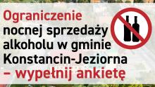 Grafika informacyjna z napisem „Ograniczenie nocnej sprzedaży alkoholu w gminie Konstancin-Jeziorna – wypełnij ankietę” oraz symbolem przekreślonych butelek alkoholu na tle zdjęcia miasta.