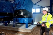 Na wizualizacji przedstawiono projekt nowego budynku stacji uzdatniania wody „SUW Nowe Wierzbno” w Konstancinie-Jeziornie. 