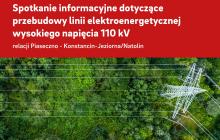 Grafika informująca o spotkaniach dotyczących przebudowy linii elektroenergetycznej wysokiego napięcia 110 kV relacji Piaseczno – Konstancin-Jeziorna/Natolin, na tle zdjęcia linii przesyłowej przebiegającej nad lasem.