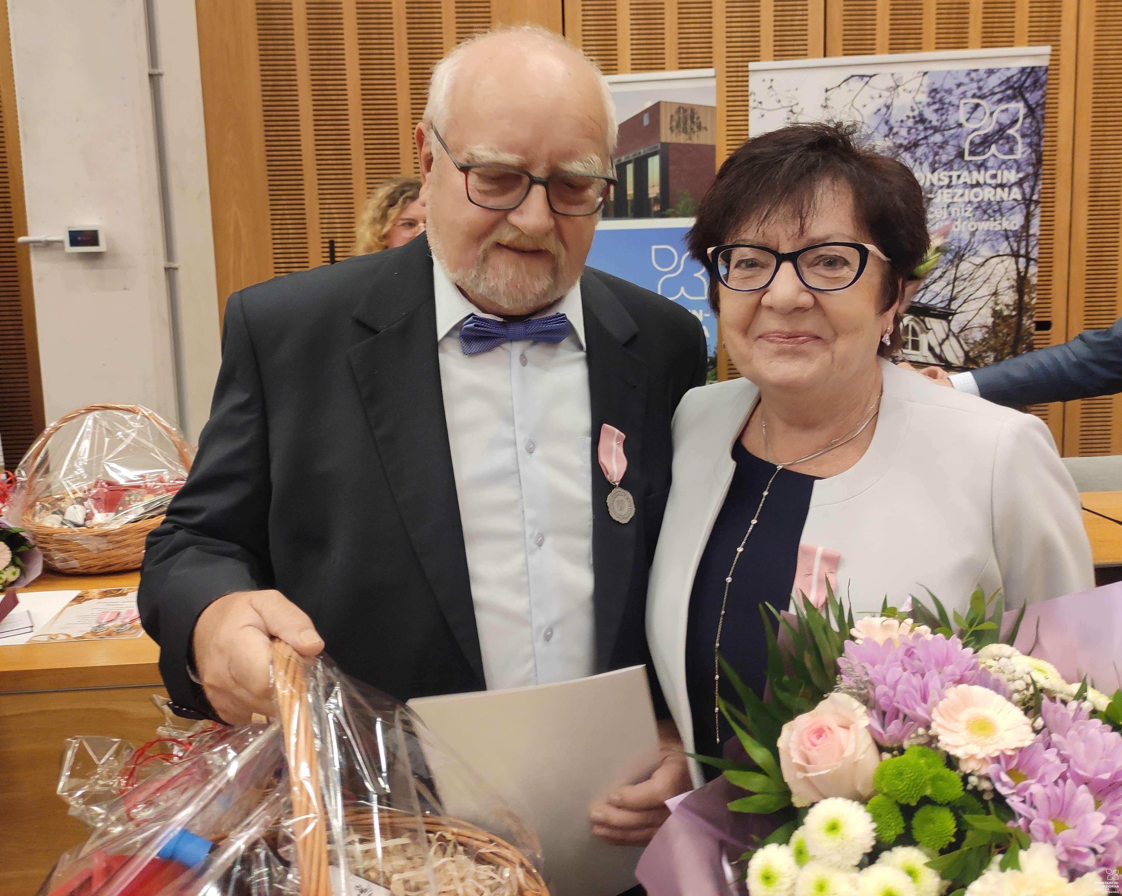 s-razem-od-50-lat-w-ratuszu-wi-towali-z-ote-gody-konstancin-jeziorna