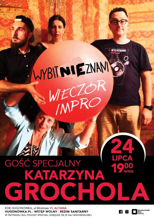 Plakat. Na scenie stoją 4 osoby (dwie kobiety i dwóch mężczyzn). Jedna z kobiet trzyma dużą piłkę na której jest napis: wybitnie nieznani wieczór impro
