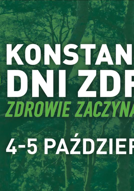na zielonym tle białe napisy 
