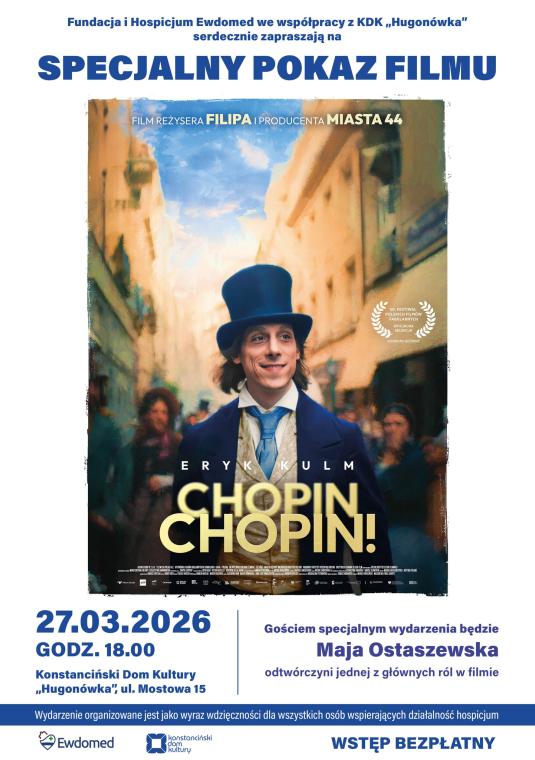 Plakat promujący specjalny pokaz filmu „CHOPIN, CHOPIN!”. W centralnej części znajduje się kadr z filmu: uśmiechnięty aktor Eryk Kulm Jr. jako Fryderyk Chopin, ubrany w niebieski frak i cylinder, na tle paryskiej ulicy z XIX wieku. Powyżej widnieje napis: „Specjalny pokaz filmu”. Poniżej grafiki znajdują się szczegóły wydarzenia: data 27.03.2026, godz. 18.00, miejsce: Konstanciński Dom Kultury „Hugonówka”, ul. Mostowa 15. Po prawej stronie informacja o gościu specjalnym – Mai Ostaszewskiej. Na dole widnieją
