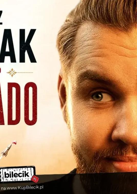 Plakat promujący występ stand-upowy Grzegorza Dolniaka pod tytułem „Eldorado”. W prawym kadrze widoczny jest zbliżony fragment twarzy artysty – lekko uśmiechniętego mężczyzny z zarostem. Po lewej stronie umieszczono duży napis: „Grzegorz Dolniak Stand-up Eldorado” (słowo „Eldorado” wyróżnione czerwoną czcionką). W tle widać pustynny krajobraz z dużą planetą oraz startującą rakietą kosmiczną. Na dole znajduje się logo serwisu kupbilecik.pl wraz z informacją o sprzedaży biletów na stronie www.KupBilecik.pl.