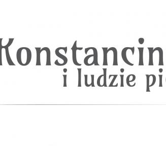 Grafika. Na białym tle szary napis Konstancin i ludzie pióra. Obok po lewej stronie jest małe pióro.