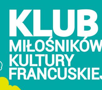 Plakat Klubu Miłośników Kultury Francuskiej, z lewje strony widoczny fragment wieżuy Eiffela wśród chmur, po prawej napis z nazwą klubu.