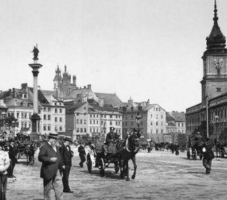 Zdjęcie przedwojennej Warszawy. Widok na plac zamkowy, zamek królewski i kolumnę Zygmunta.