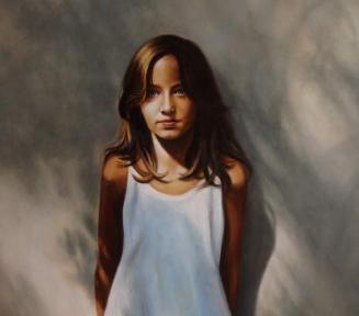 Obraz. Młoda dziewczyna z długimi włosami stoi pod ścianą. 