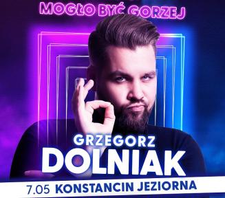 Grafika wektorowa. Plakat promujący stand-up Grzegorza Dolniaka.