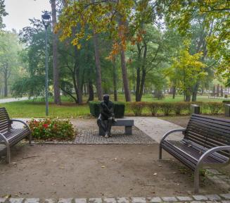 pomnik Stefana Żeromskiego w Parku Zdrojowym 