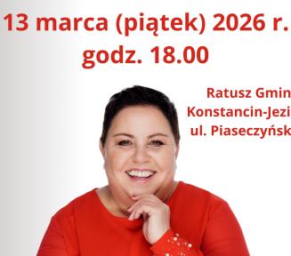 uśmiechnięta Dorota Welman w czerwonym sweterku, białe tło