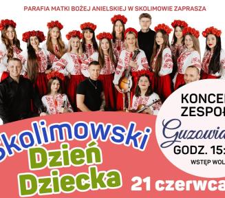 Pionowy, kolorowy plakat zapraszający na „Skolimowski Dzień Dziecka”, który odbędzie się 21 czerwca 2026 roku od godziny 13:00 na terenie Parafii Matki Bożej Anielskiej w Skolimowie. W górnej części znajduje się zdjęcie licznego, młodzieżowego zespołu ludowego „Guzowianki” w tradycyjnych, biało-czerwonych strojach i wiankach z czerwonych róż – obok widnieje informacja o ich koncercie o godzinie 15:00.