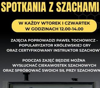 plakat spotkania z szachami, napis w każdy wtorek i czwartek w godzinach 12.00-14.00 zajęcia prowadzi Paweł Tochowicz