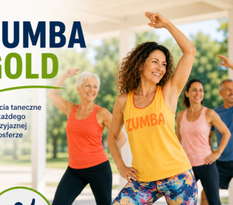 Plakat promujący zajęcia „Zumba Gold”. Na pierwszym planie uśmiechnięta instruktorka wykonuje taneczny ruch. W tle trzy osoby uczestniczą w zajęciach i powtarzają układ. W górnej części grafiki znajduje się napis „Zumba Gold” oraz informacja: „Zajęcia taneczne dla każdego w przyjaznej atmosferze”. W dolnej części podano miejsce i godziny zajęć: przed budynkiem GOSiR (od ul. Piasta), w godz. 10.00–11.00. Grafika zachęca do aktywności, tańca i wspólnej zabawy.