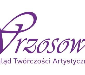 Logo z kaligrafowanym, fioletowym napisem „Wrzosowiska”, pod którym umieszczono fioletowy podtytuł „Przegląd Twórczości Artystycznej Seniorów” na białym tle.