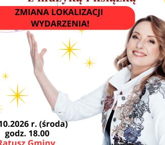 Opis alt do plakatu:  Plakat informujący o „Recitalu z Moniką Kuszyńską”, organizowanym przez Bibliotekę Publiczną w Konstancinie-Jeziornie. Po prawej stronie znajduje się uśmiechnięta artystka. Po lewej umieszczono czerwoną komiwojażerkę z napisem „ZMIANA LOKALIZACJI WYDARZENIA!” oraz datę i adres: 14.10.2026 r. (środa), godz. 18.00, Ratusz Gminy (ul. Piaseczyńska 77). Na dole widnieje informacja o rozmowie wokół książki „Drugie życie” i piosenkach na żywo.